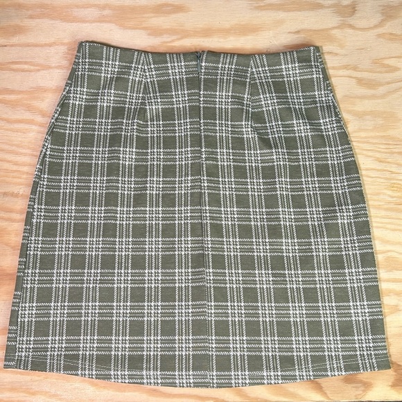 Full Tilt Plaid A-Line Skirt โ Green/White | Size XS - Picture 2 of 7